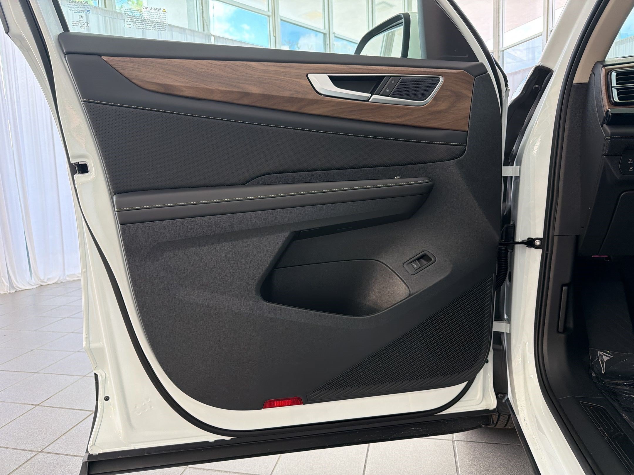 New 2026 Volkswagen Atlas SE FWD image 14