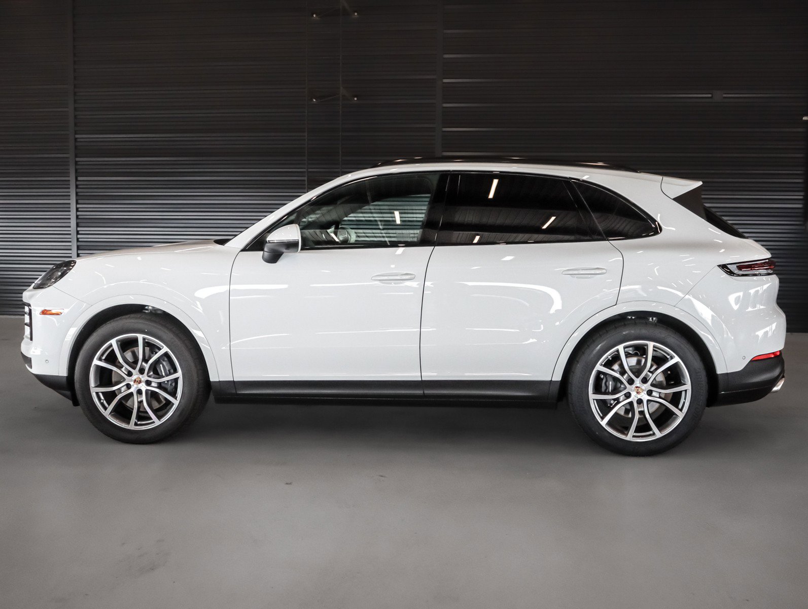 Certified 2026 Porsche Cayenne AWD/4WD image 2