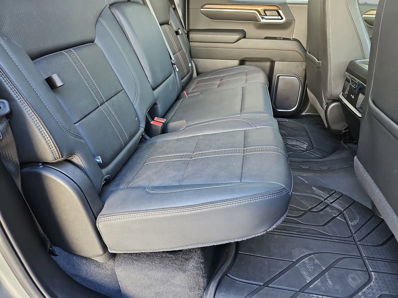 Certified 2024 Chevrolet Silverado 1500 High Country w/ Technology Package image 16