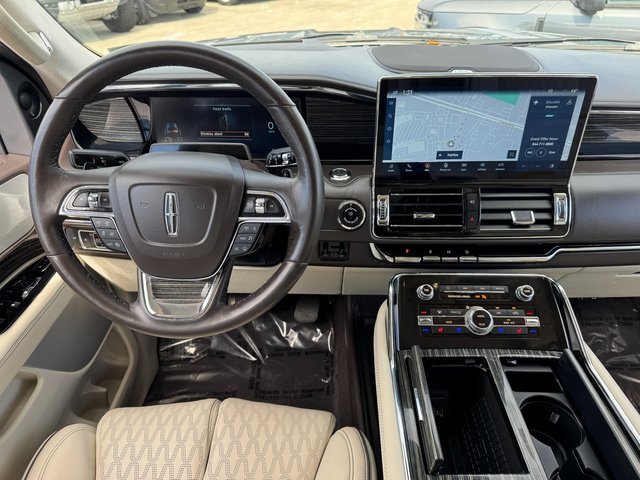Used 2022 Lincoln Navigator Black Label image 4