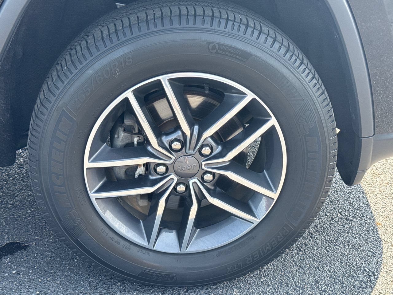 Used 2019 Jeep Grand Cherokee Limited AWD/4WD image 9