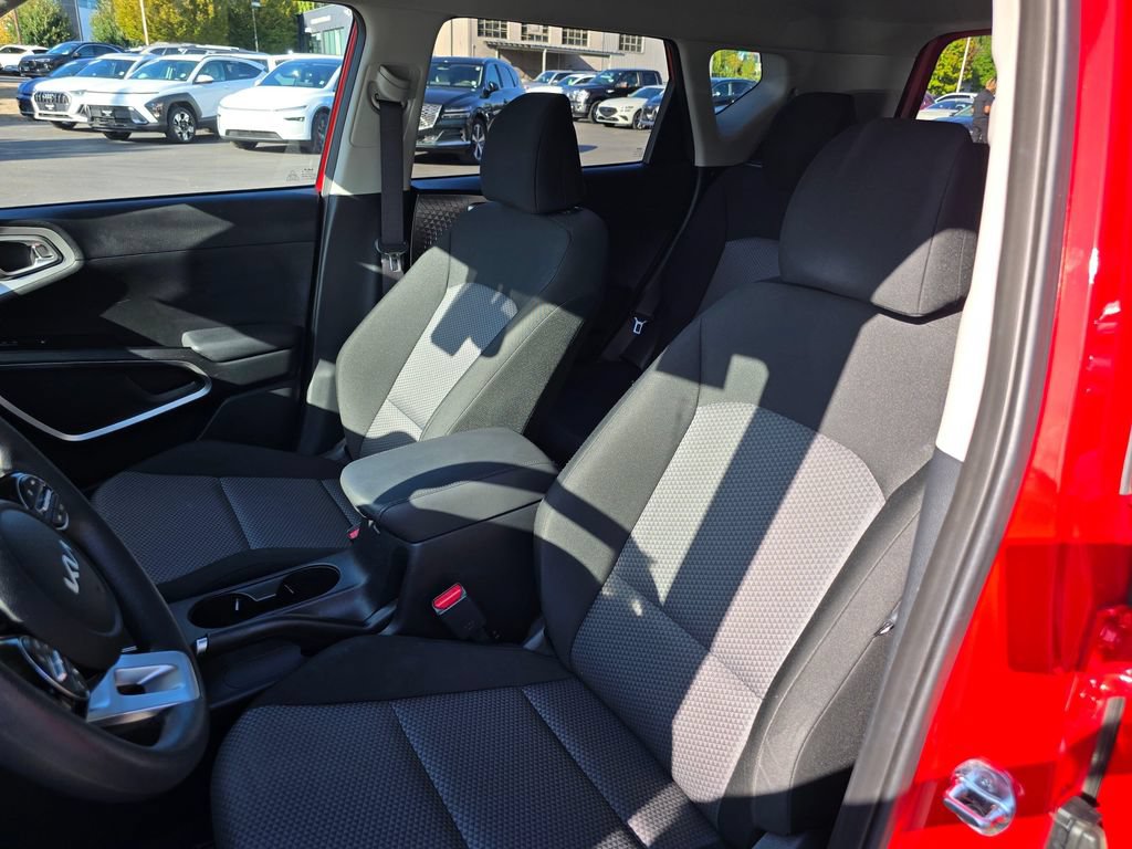 Used 2024 Kia Soul S FWD image 21