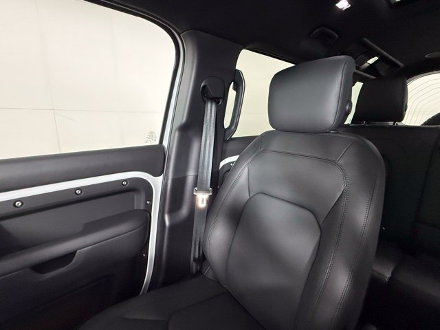 New 2026 Land Rover Defender 110 X-Dynamic SE AWD/4WD image 16