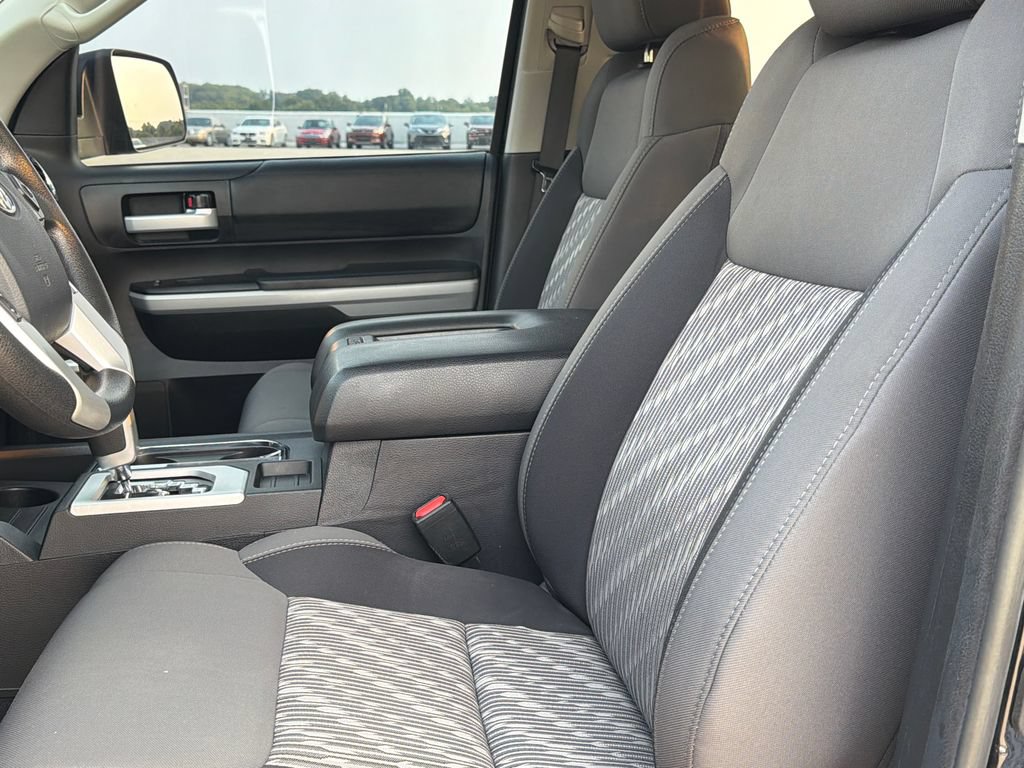 Used 2020 Toyota Tundra SR5 w/ SR5 Convenience Package AWD/4WD image 18