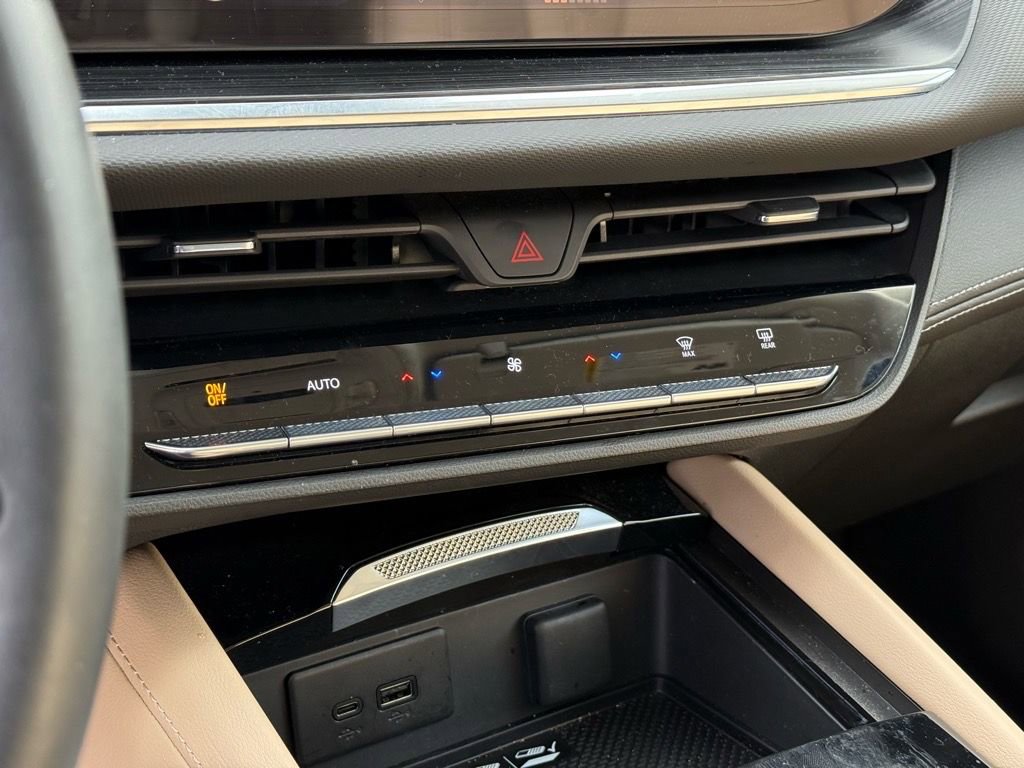 Used 2025 Buick Envision Preferred image 25