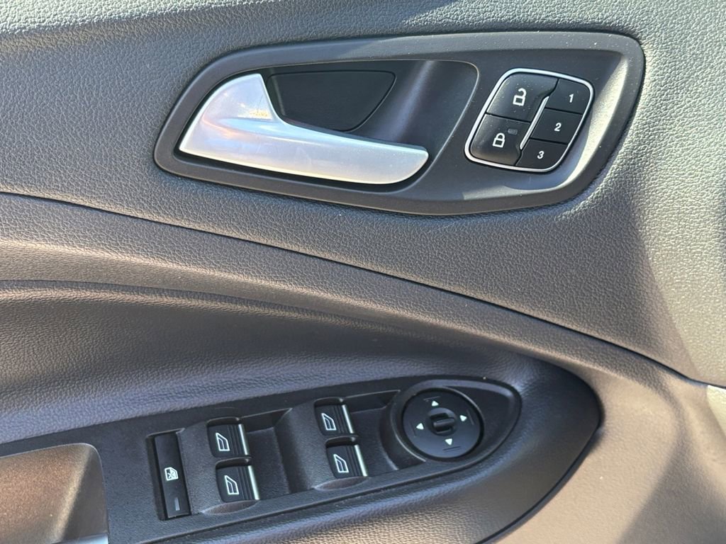 Used 2017 Ford Escape Titanium image 14