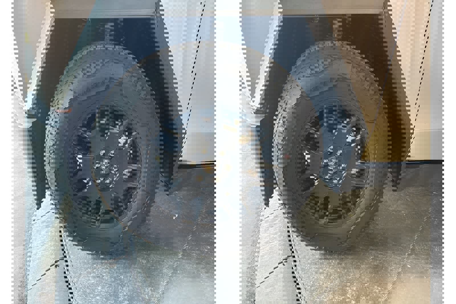 Used 2024 Tesla Cybertruck AWD Crew Cab image 3