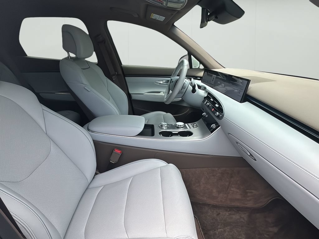 Certified 2026 Genesis GV70 2.5T Advanced AWD/4WD image 36