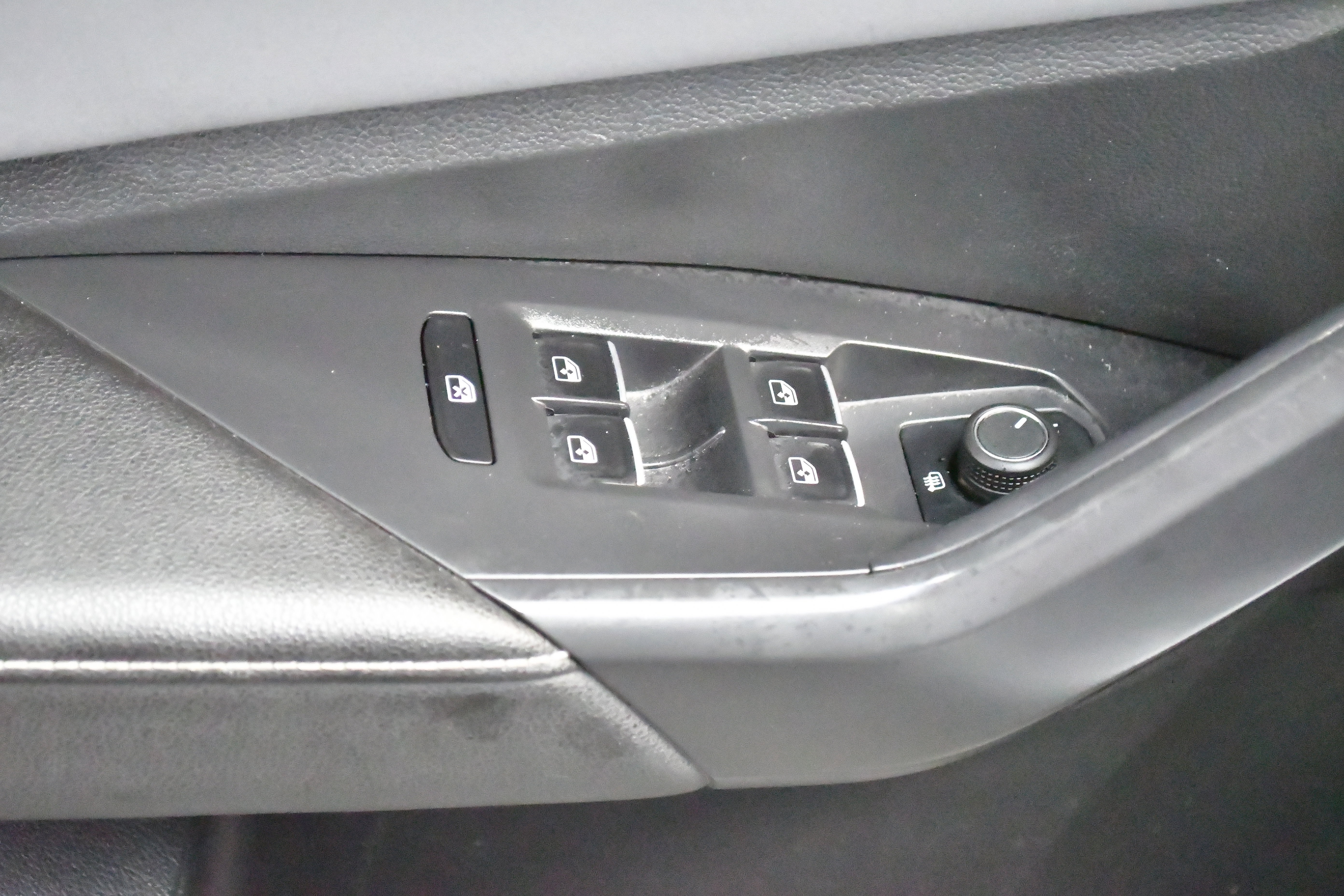 Used 2025 Volkswagen Jetta SE image 17