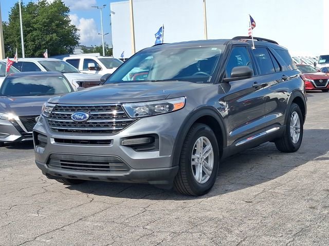 Used 2024 Ford Explorer XLT image 2