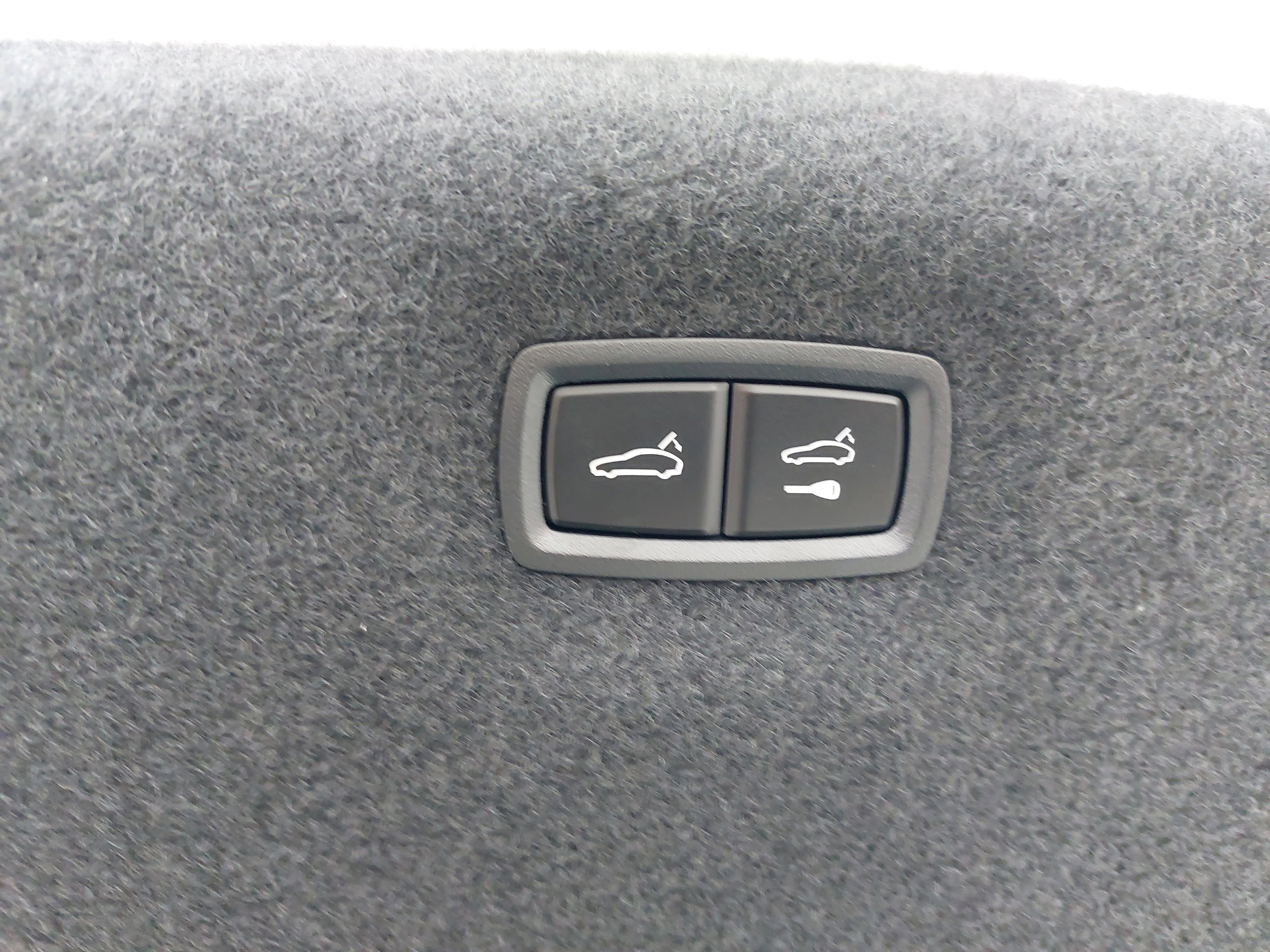 New 2025 Porsche Taycan 4S image 15