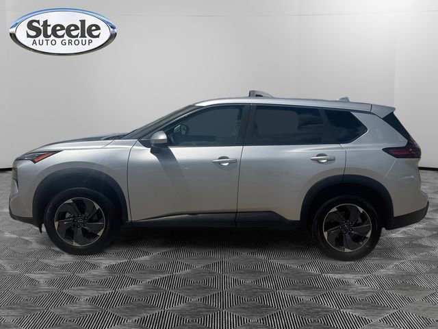 Used 2025 Nissan Rogue SV FWD image 2