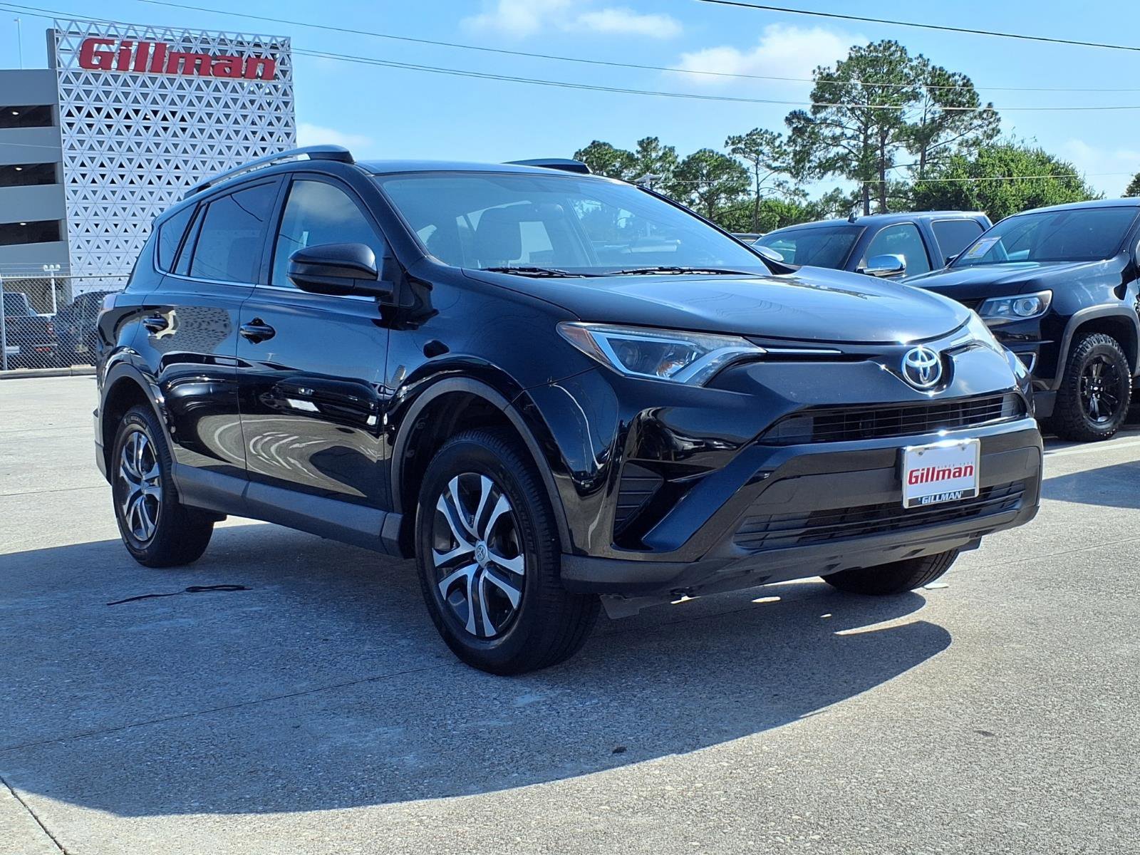 Used 2016 Toyota RAV4 LE FWD image 2