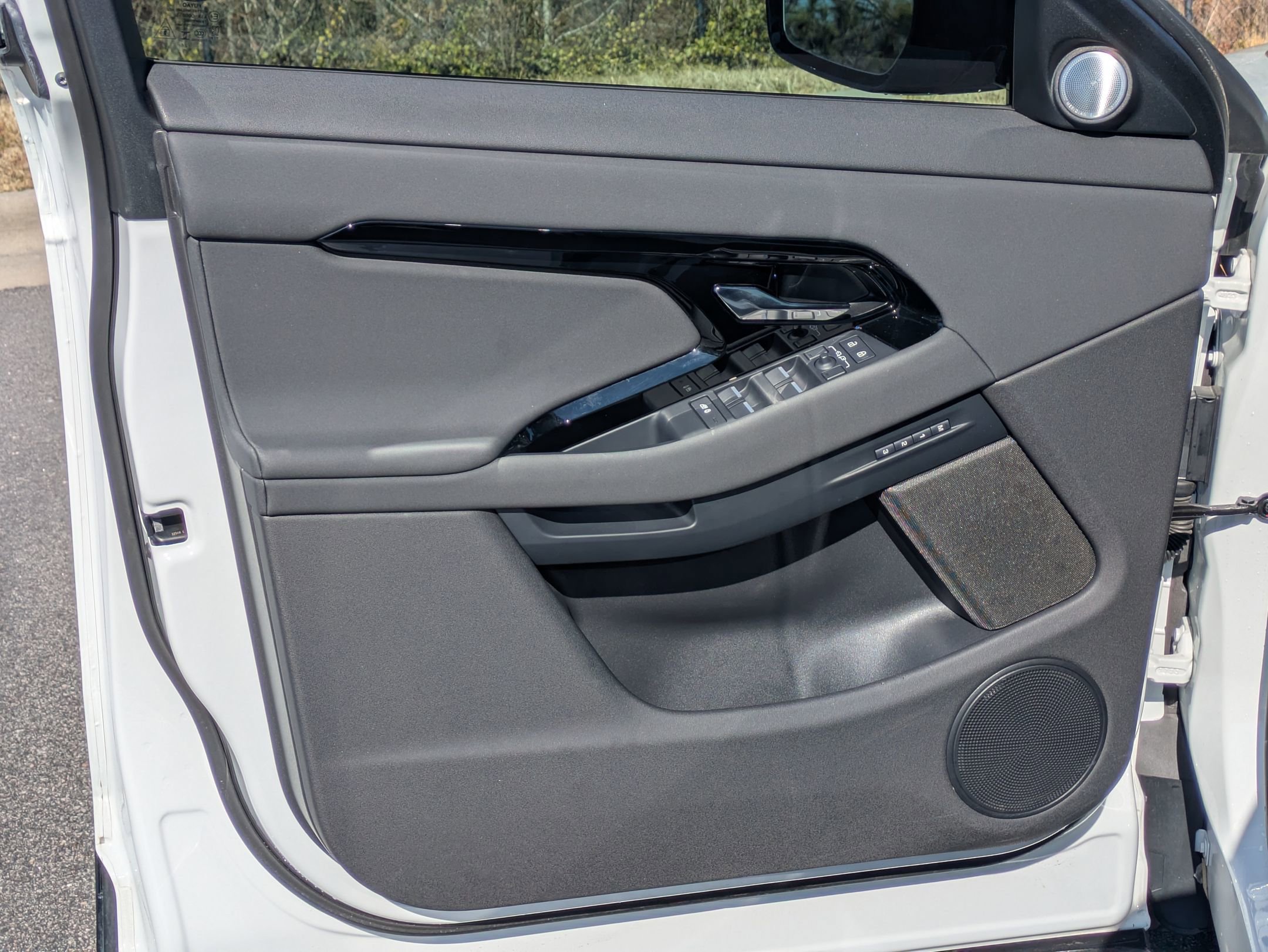 Certified 2025 Land Rover Range Rover Evoque Dynamic SE image 20