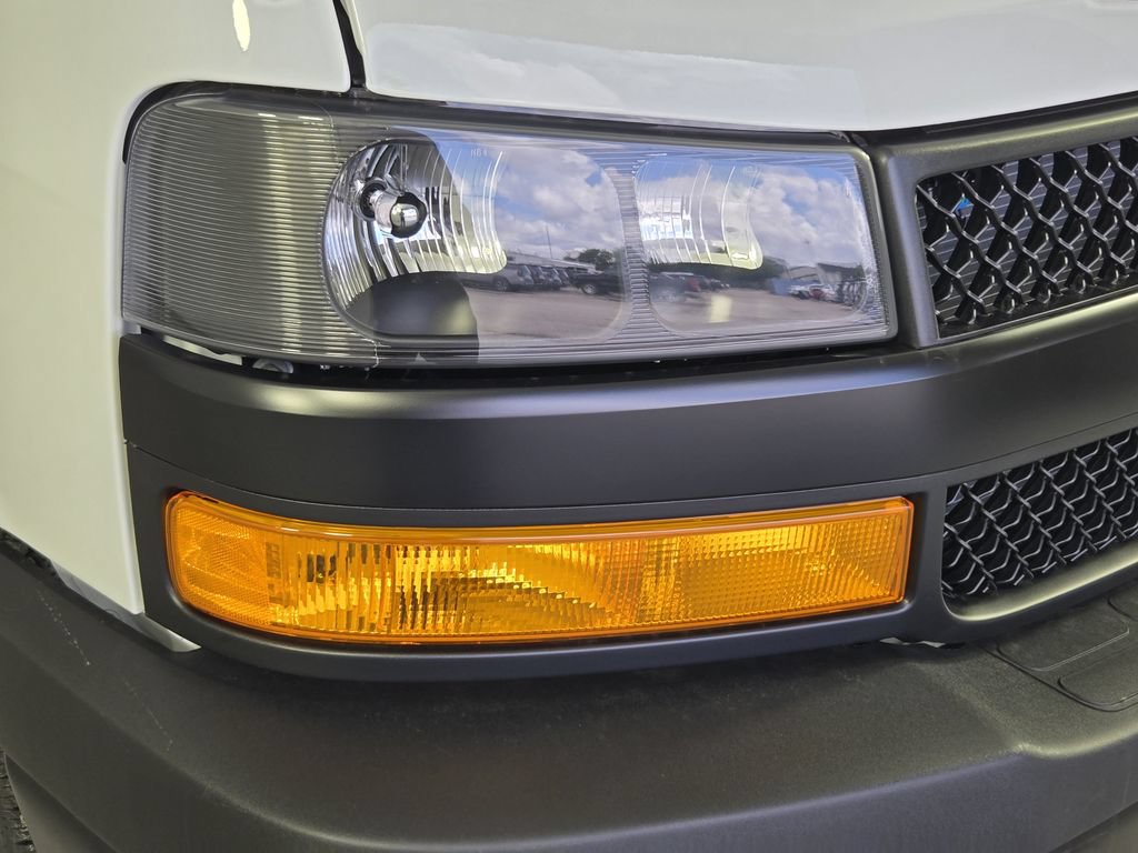New 2026 Chevrolet Express 2500 w/ Communications Package RWD image 9