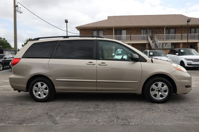 Used 2009 Toyota Sienna LE image 16