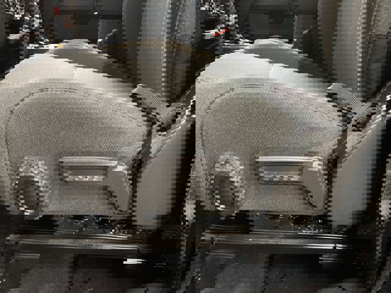 Used 2025 Jeep Wrangler Sahara image 14