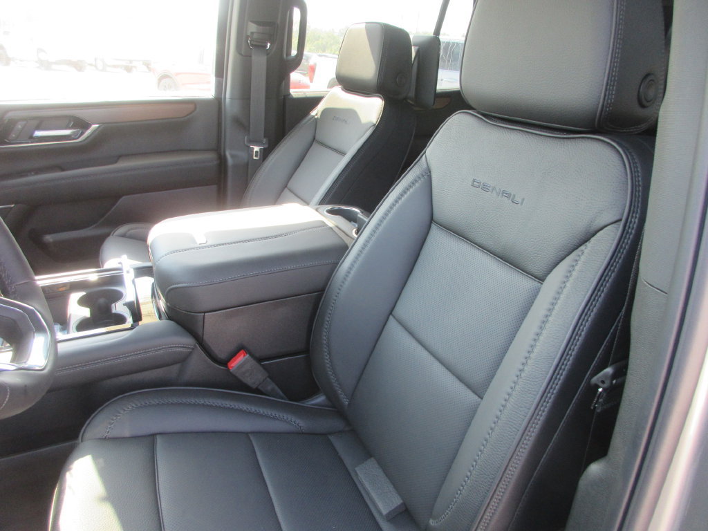 New 2026 GMC Yukon Denali w/ Denali Reserve Package AWD/4WD image 11