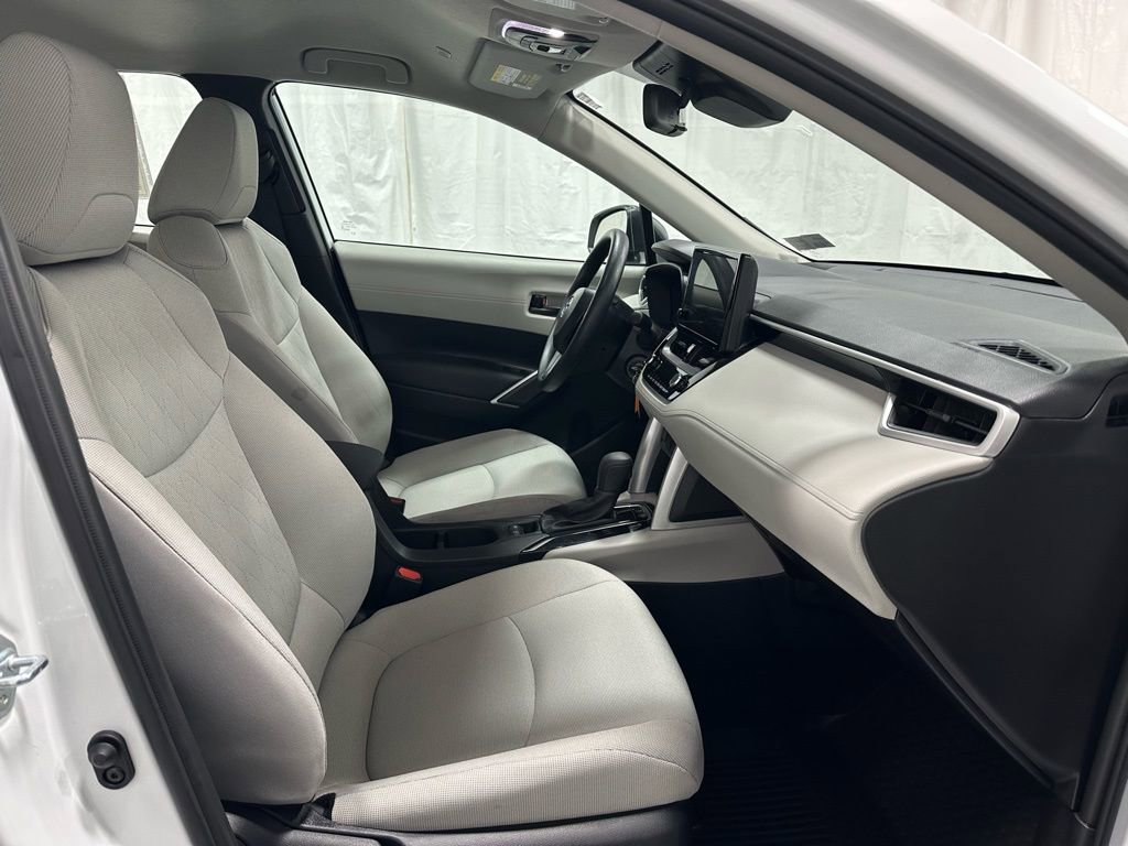 Used 2025 Toyota Corolla Cross L image 59