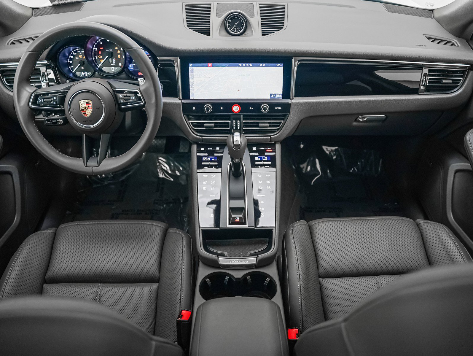 Certified 2025 Porsche Macan image 15