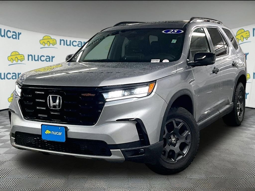 Used 2025 Honda Pilot TrailSport image 3