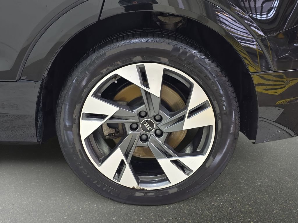 Used 2023 Audi e-tron Premium Plus w/ Premium Plus Package image 32