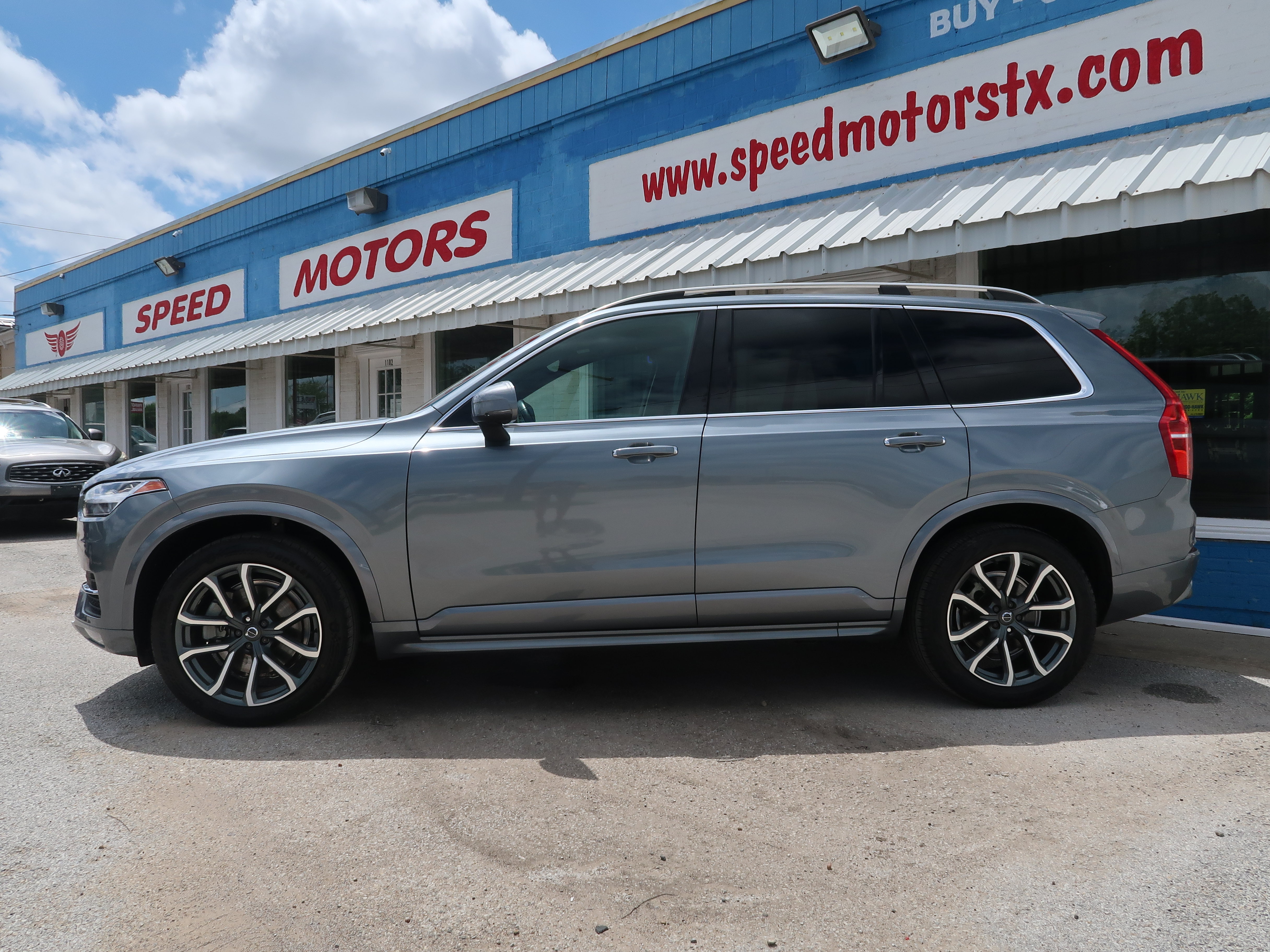 Used 2019 Volvo XC90 T5 Momentum w/ Protection Package Premier FWD image 3