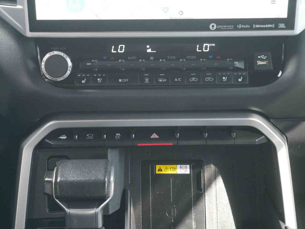 Used 2024 Toyota Tundra Platinum AWD/4WD image 9