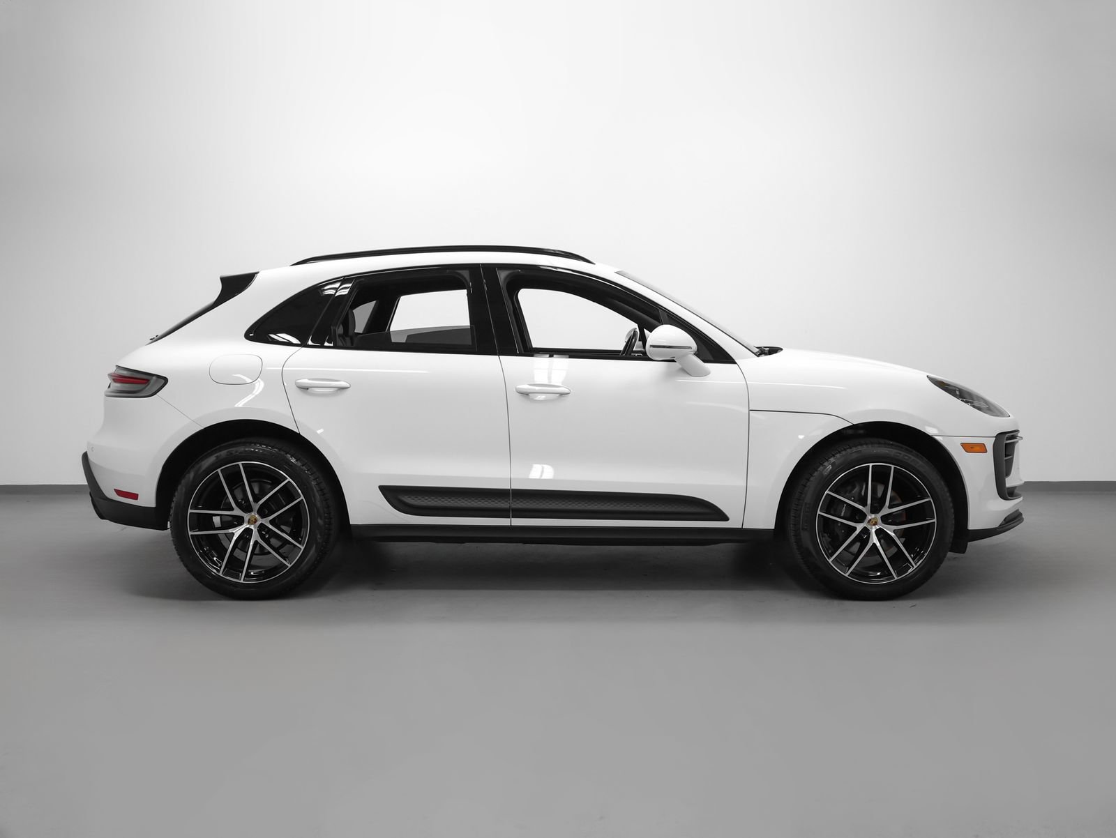 Used 2023 Porsche Macan image 13