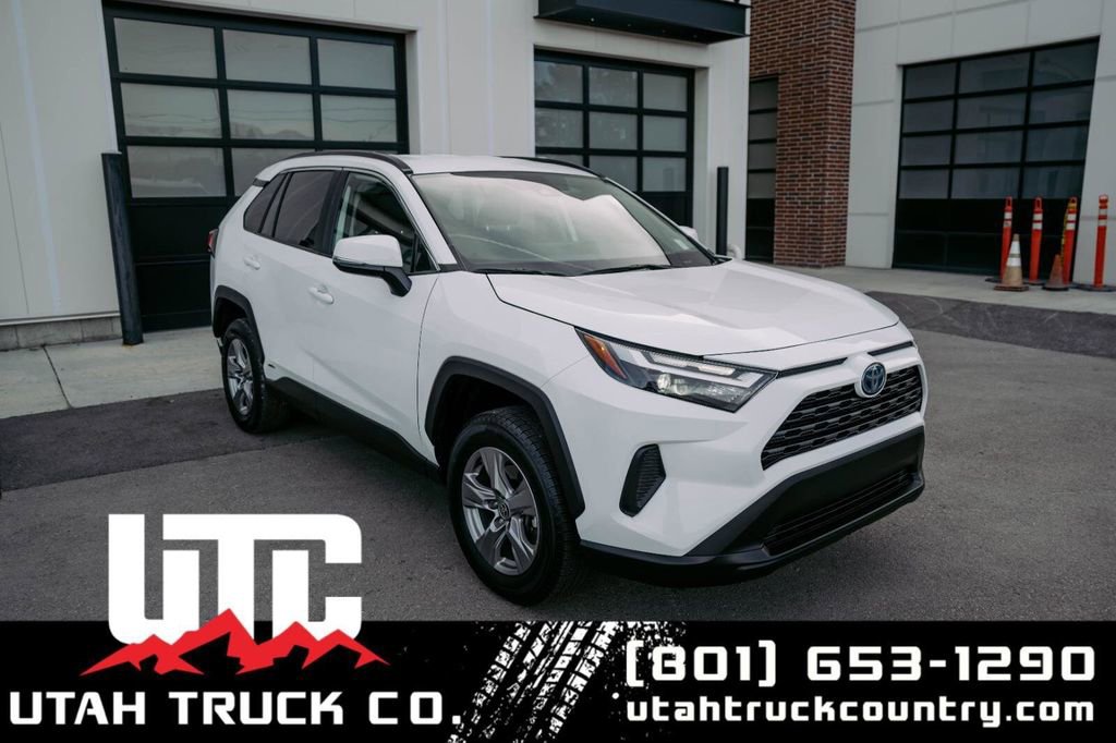 Used 2024 Toyota RAV4 XLE image 1