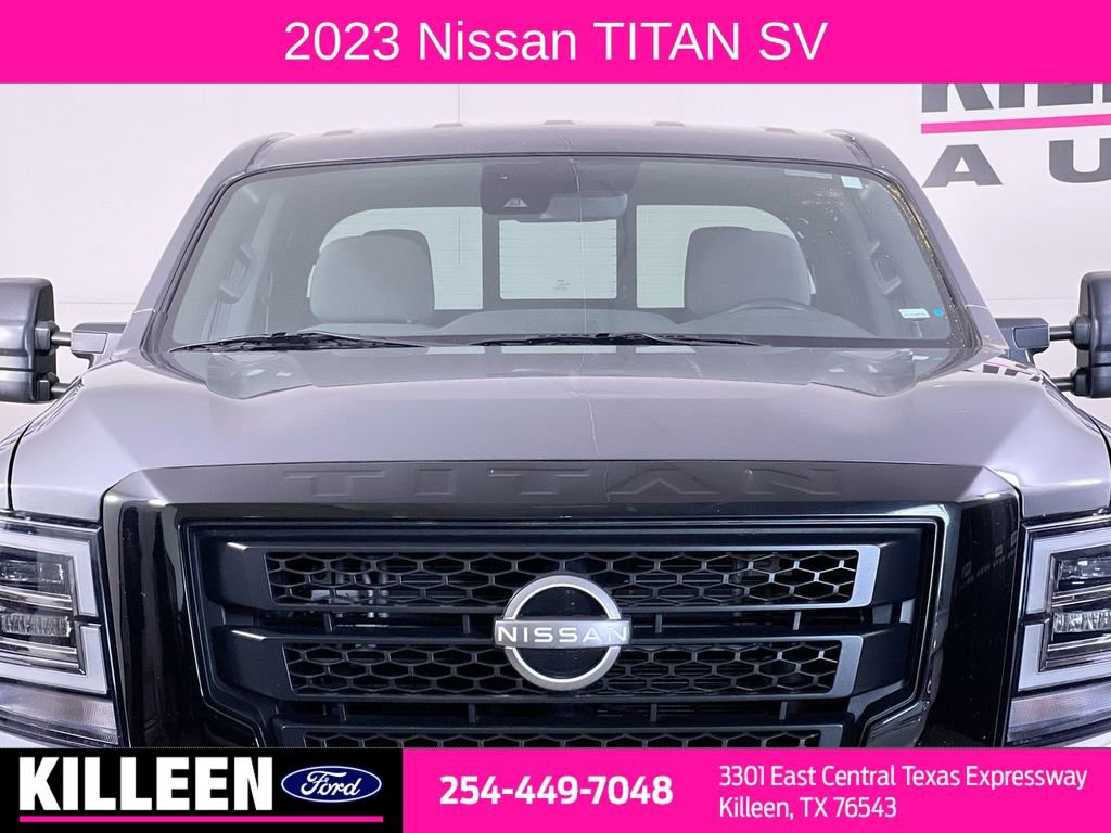 Used 2023 Nissan Titan SV w/ SV Convenience Package image 2