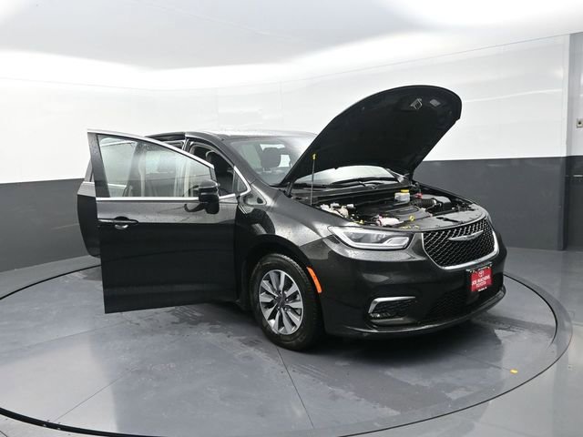 Used 2023 Chrysler Pacifica Touring-L FWD image 38