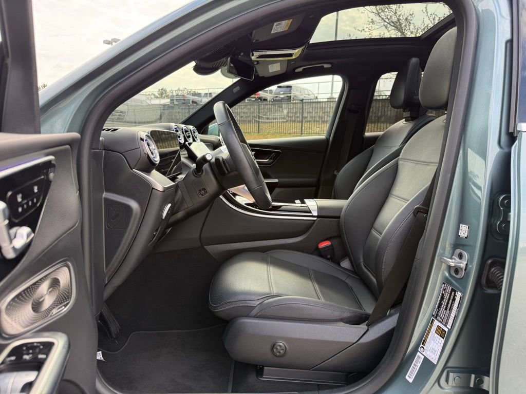 Used 2025 Mercedes-Benz GLC 300 image 26