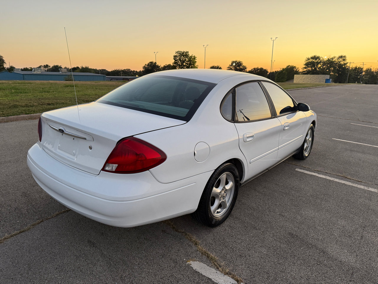 Used 2002 Ford Taurus SE image 5