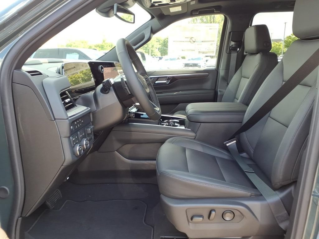 New 2026 Chevrolet Suburban Z71 w/ Comfort Package AWD/4WD image 11