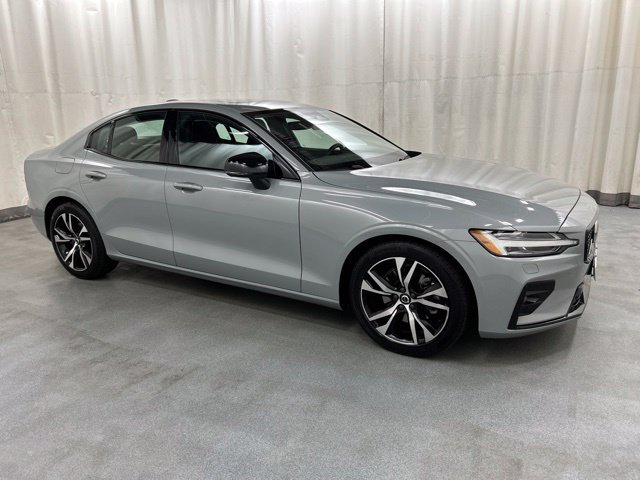 Used 2025 Volvo S60 B5 Core FWD image 1