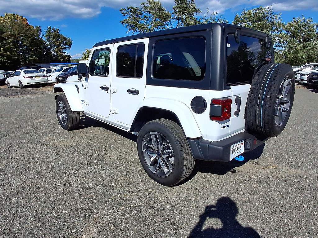 Certified 2024 Jeep Wrangler Unlimited w/ Convenience Group AWD/4WD image 28