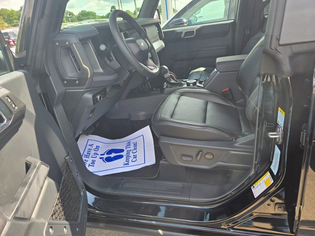 New 2025 Ford Bronco Badlands image 7