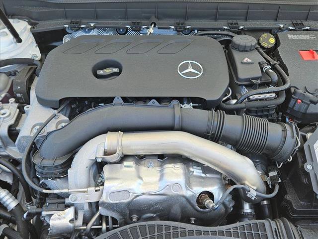 New 2025 Mercedes-Benz GLB 250 image 17