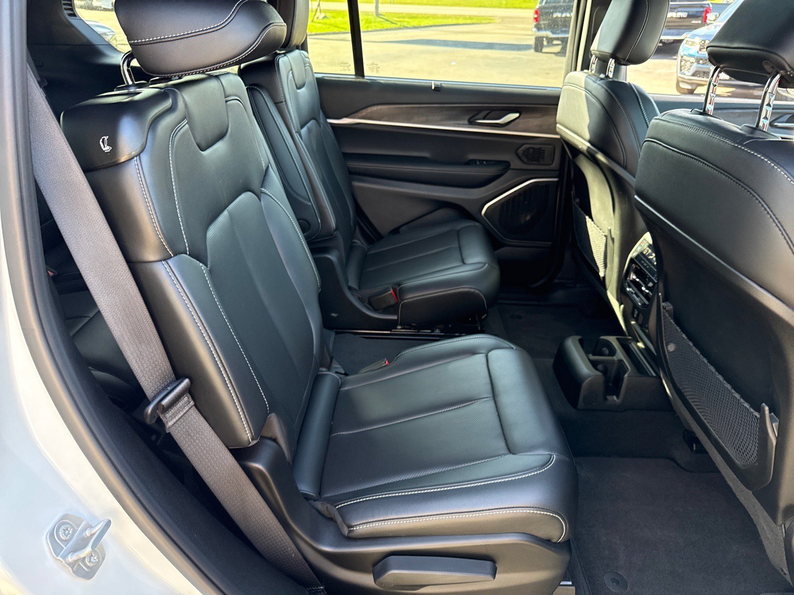Used 2025 Jeep Grand Cherokee L Limited w/ Luxury Tech Group II AWD/4WD image 26