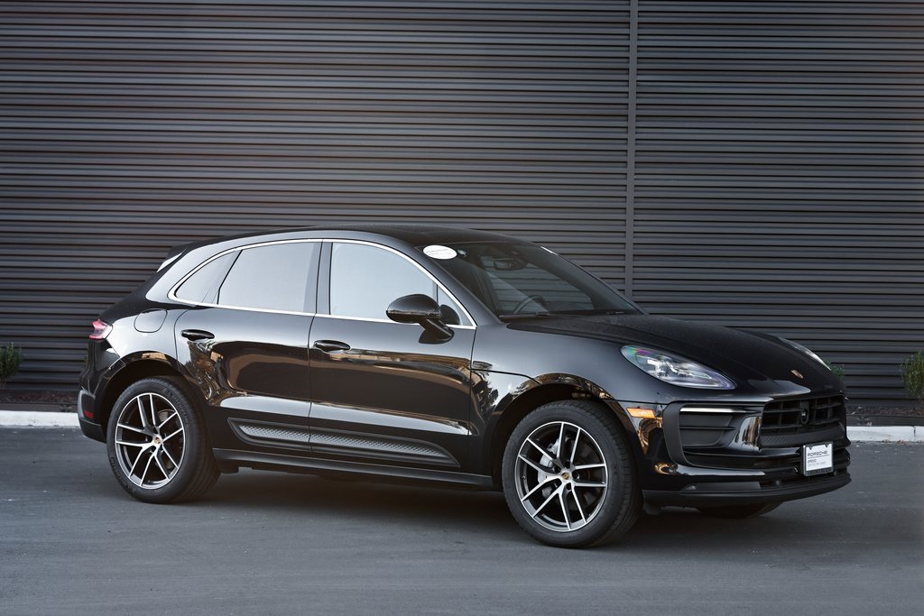 Certified 2024 Porsche Macan image 9