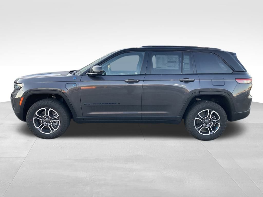 New 2024 Jeep Grand Cherokee Trailhawk w/ Advanced Protech Group II image 2