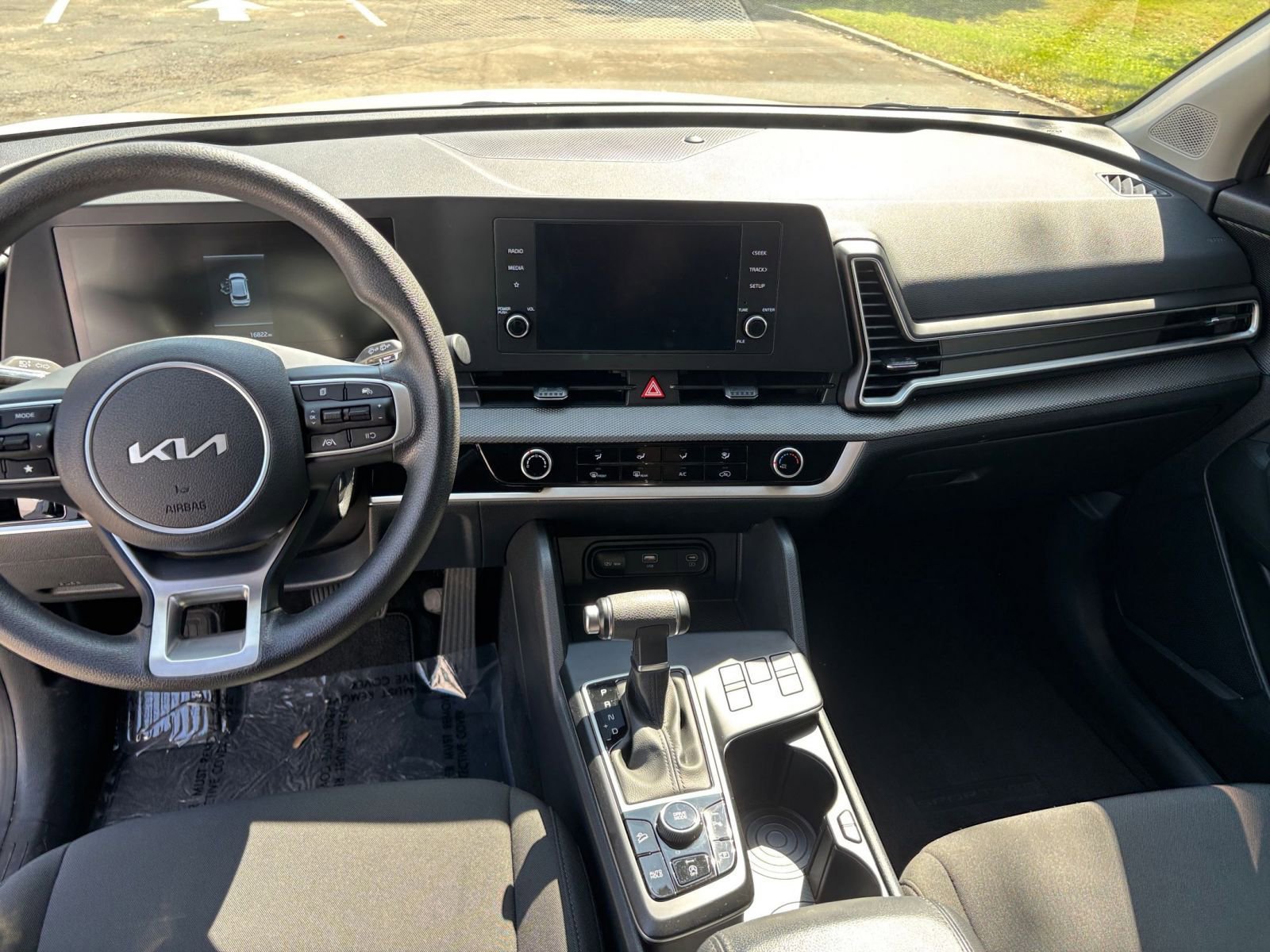 Used 2025 Kia Sportage LX FWD image 30