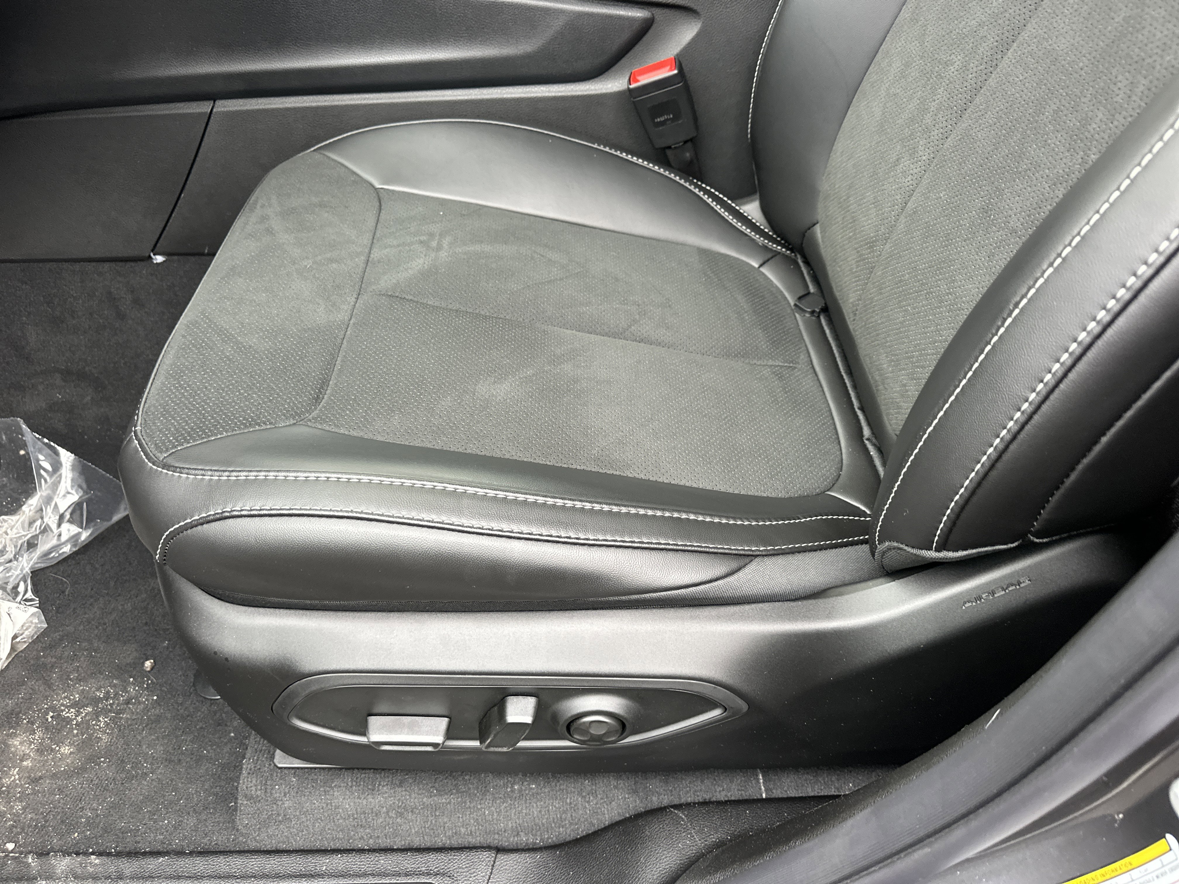 New 2026 Jeep Grand Cherokee Altitude image 27