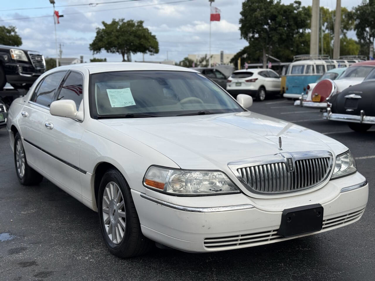 Used 2003 Lincoln Town Car Signature image 11