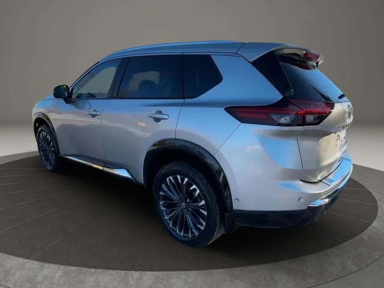 Used 2024 Nissan Rogue Platinum AWD/4WD image 3