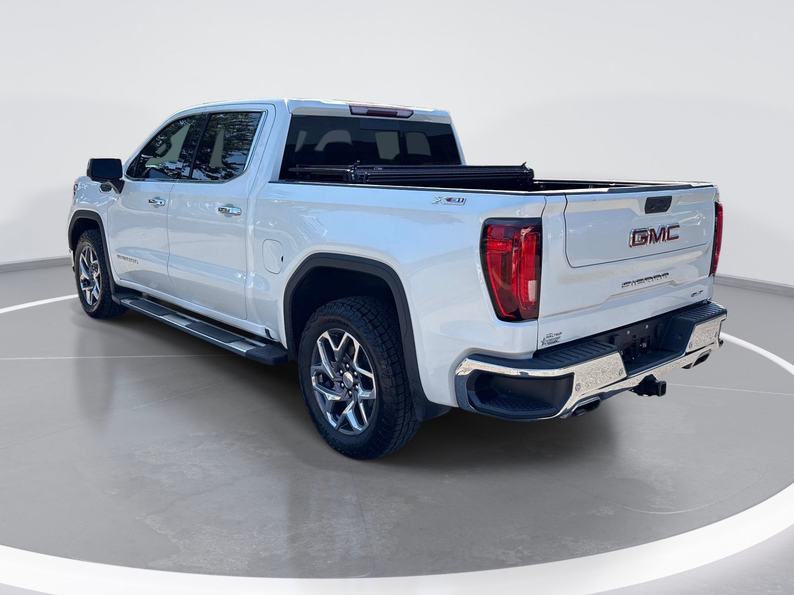 Used 2022 GMC Sierra 1500 SLT w/ SLT Premium Plus Package AWD/4WD image 6