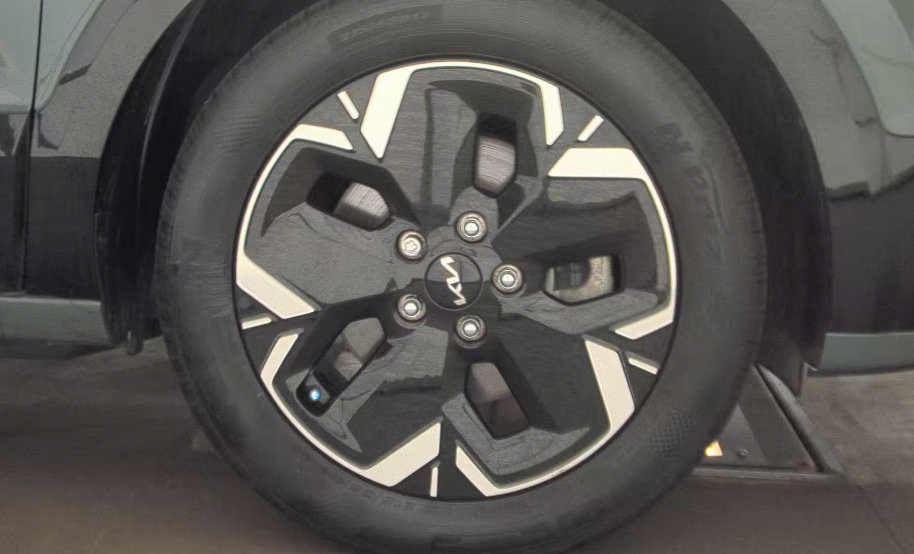 Certified 2024 Kia Niro Wind w/ Wind Preserve Package FWD image 9