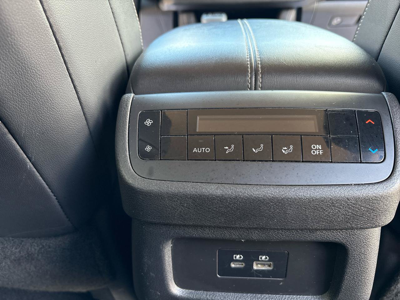 Used 2022 Nissan Pathfinder SL AWD/4WD image 32