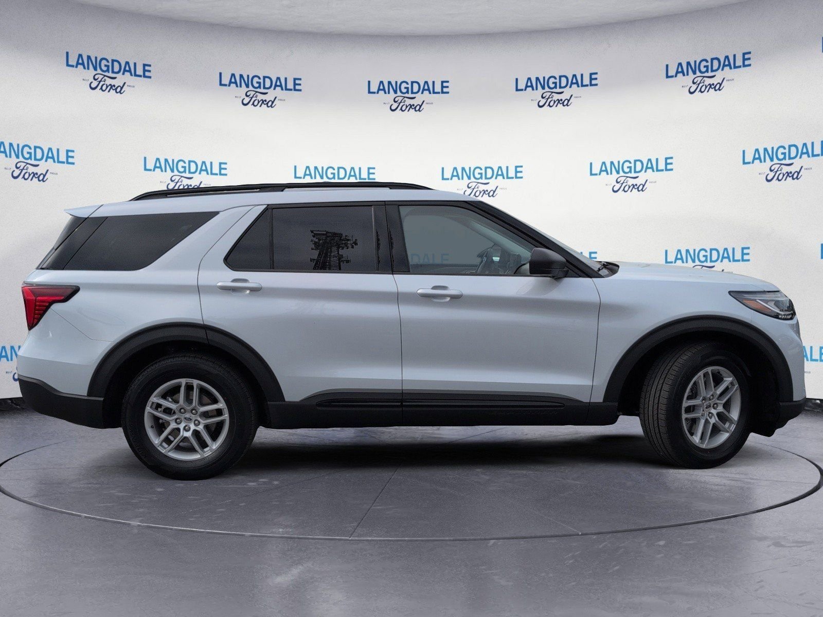 New 2026 Ford Explorer Active w/ Active Comfort Package RWD image 3